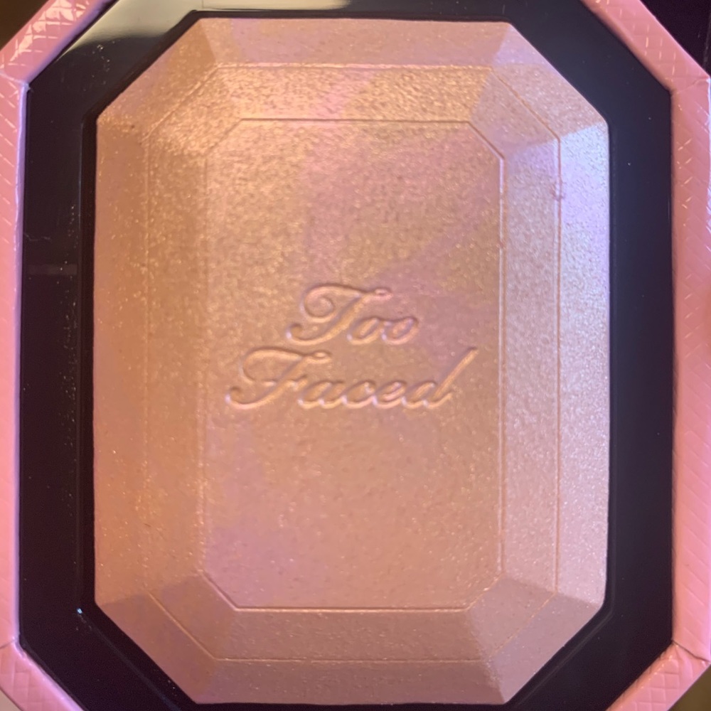 Too Faced “Diamond Fire Highlighter”